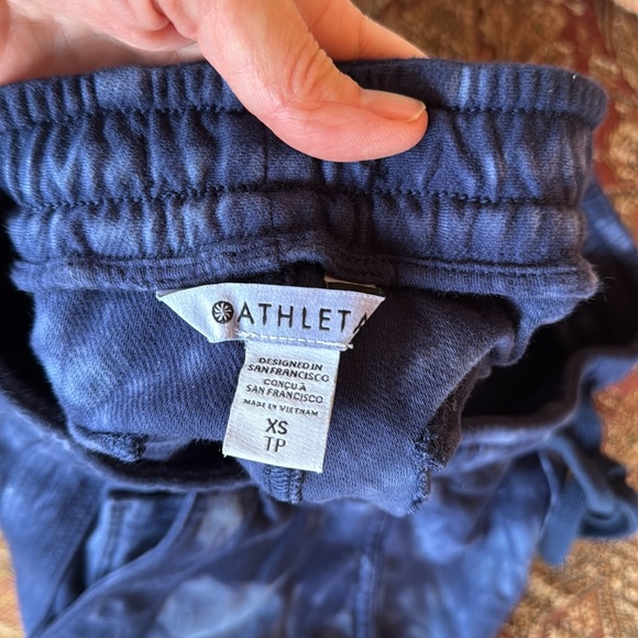 Athleta Farallon Short- Excellent condition - Picture 3 of 3